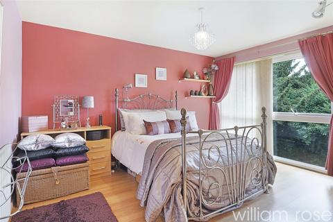 2 bedroom flat for sale, Inks Green, London E4