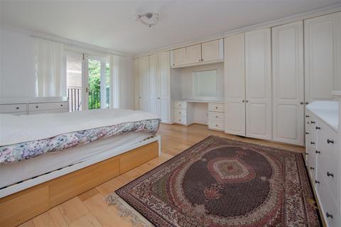 2 bedroom flat for sale, Ridgeway Gardens, Highgate, London N6