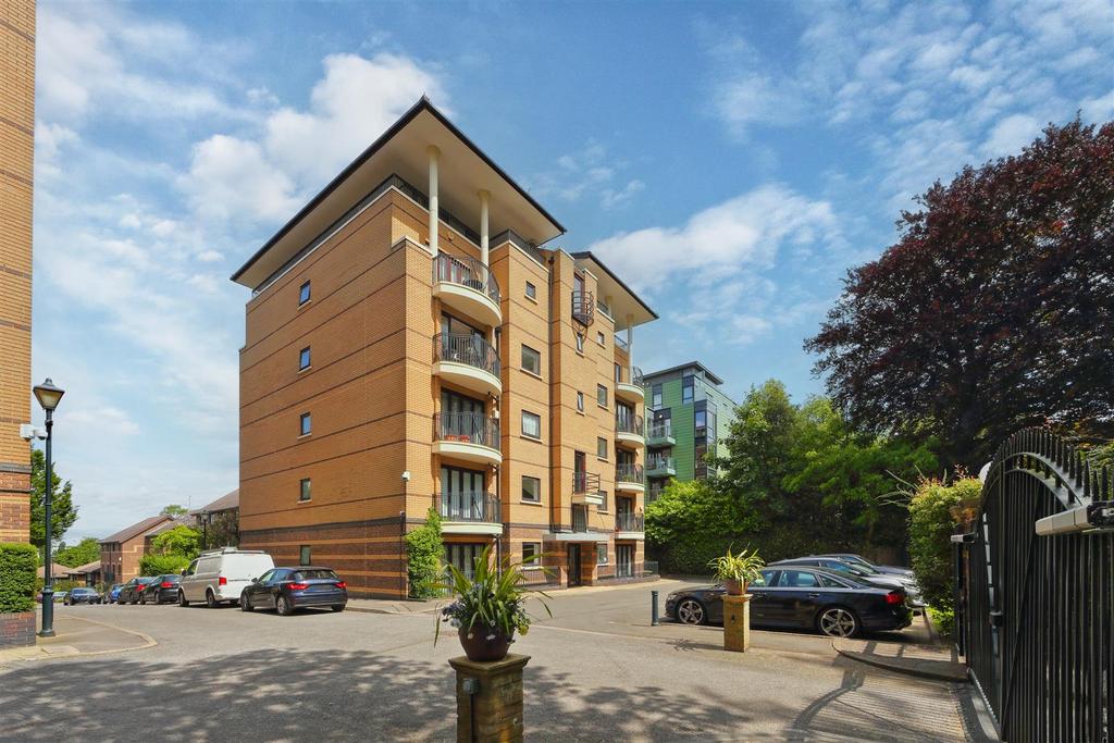 0003 38 Ridgeway Gardens.jpg
