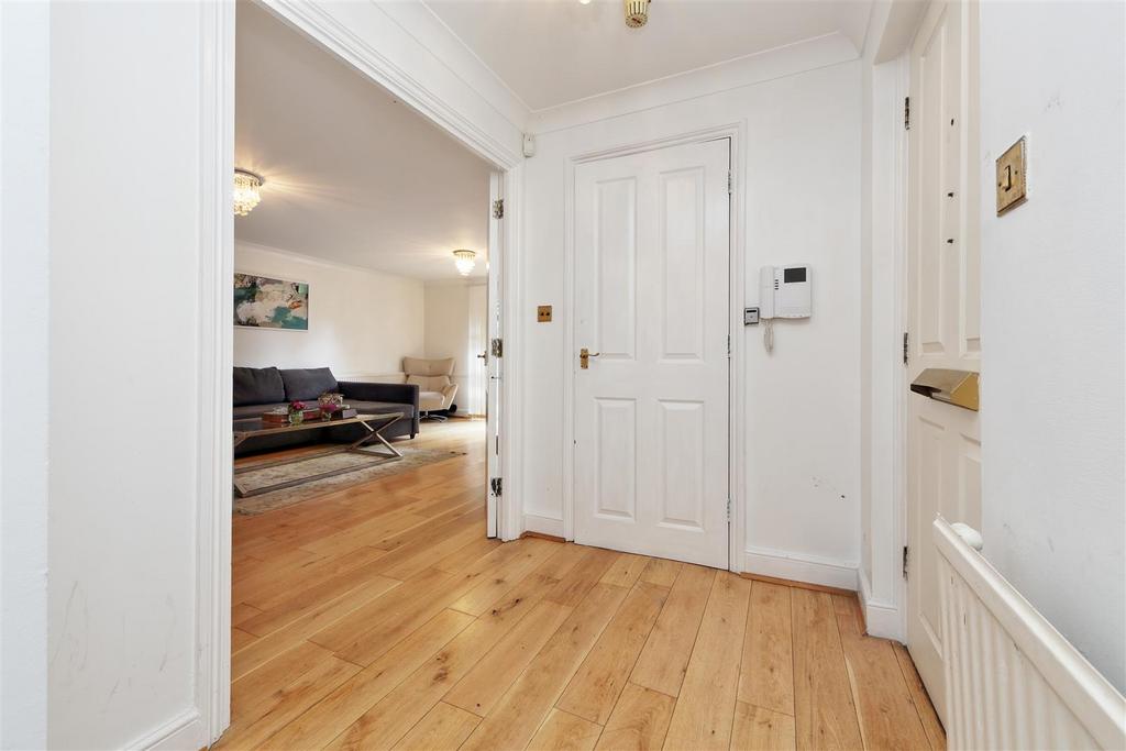 0008 38 Ridgeway Gardens.jpg