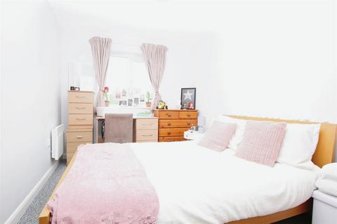 2 bedroom barn conversion to rent, High Street, Kidlington