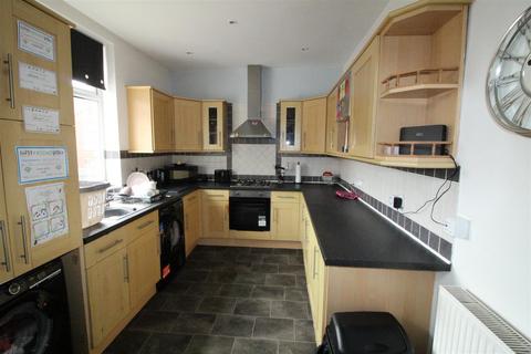 2 bedroom terraced house for sale, Huddersfield Road, Wyke