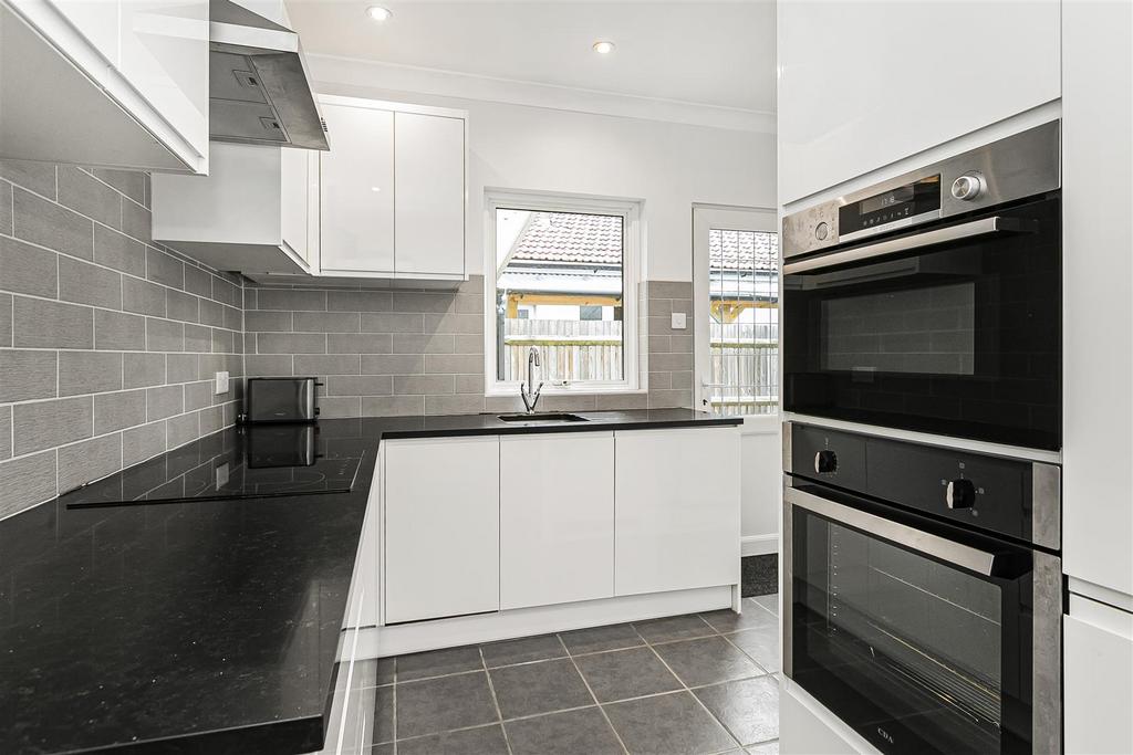 Chattern Road Kitchen Double Oven.JPG