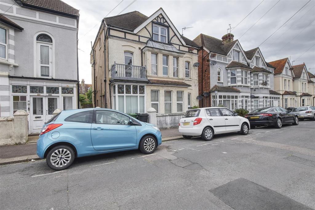 Albany Road, BexhillOnSea 2 bed flat for sale £195,000