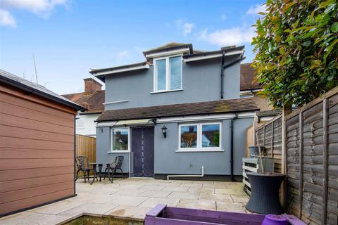 2 bedroom end of terrace house for sale, Caillard Road, Byfleet