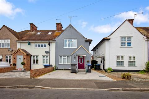 2 bedroom end of terrace house for sale, Caillard Road, Byfleet