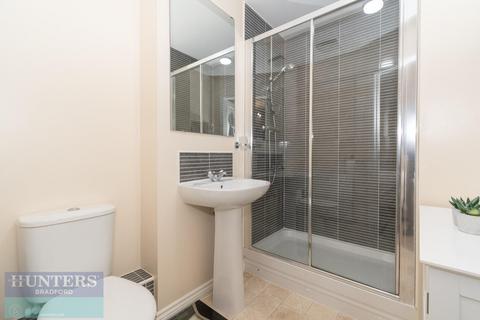 14 Carrick Drive, Thornbury, Bradford, BD3 7FD