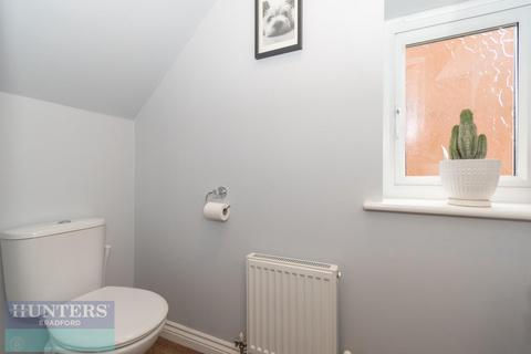 14 Carrick Drive, Thornbury, Bradford, BD3 7FD