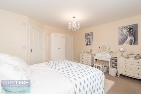 14 Carrick Drive, Thornbury, Bradford, BD3 7FD