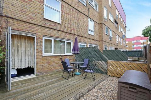 2 bedroom flat for sale, Sharratt Street, London