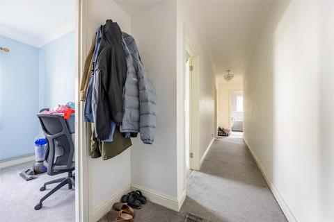 2 bedroom apartment for sale, Waters Edge, Shorefield Road, Westcliff-on-Sea
