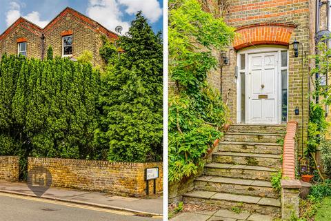 Flat 3, 101 Ridgway, London, SW19 4SX
