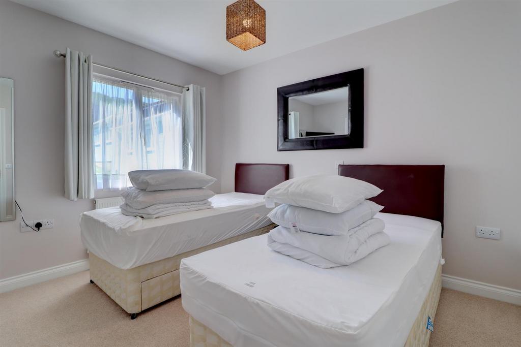 Bedroom 1 .1.jpg
