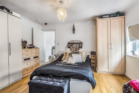 1 bedroom flat for sale, Forest Road, Effingham