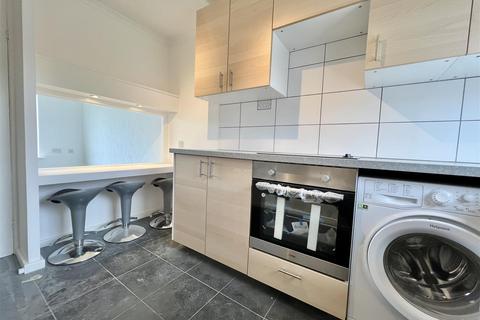 1 bedroom apartment for sale, Wykelea Close, Bradford BD12