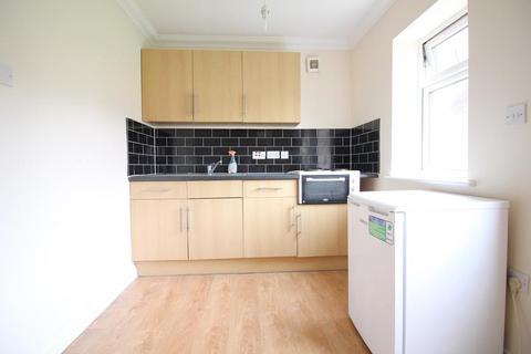 Studio to rent, Pownall Road, Hounslow