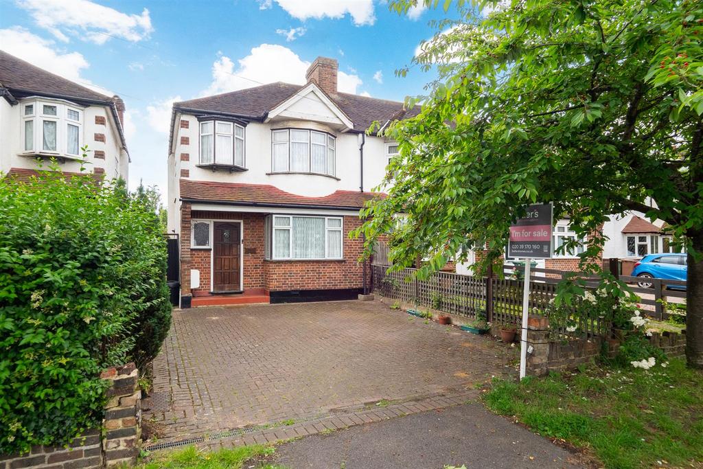 Sutton Common Road, Sutton 3 bed end of terrace house for sale £600,000