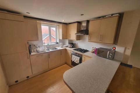 4 bedroom terraced house to rent, Amis Walk, Bristol BS7