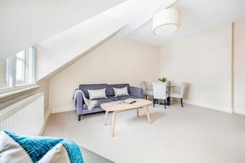 2 bedroom flat to rent, Lees Place, Mayfair, London, W1K