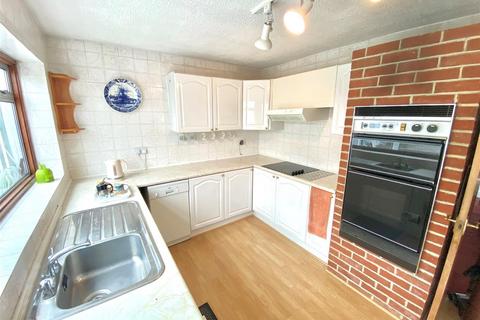 3 bedroom semi-detached house for sale, Tempest Avenue, Potters Bar EN6