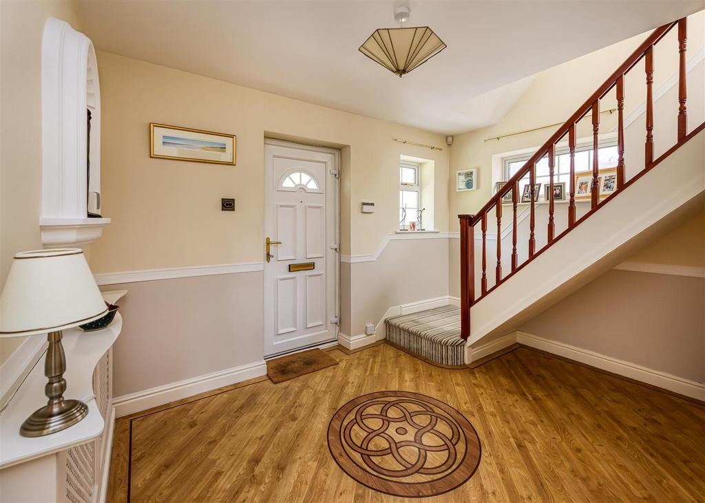 3 Greenhill Court-hall1.jpg