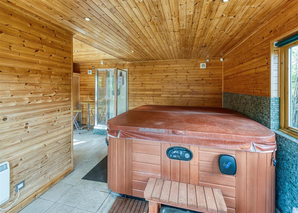 3 Greenhill Court-summerhouse1.jpg