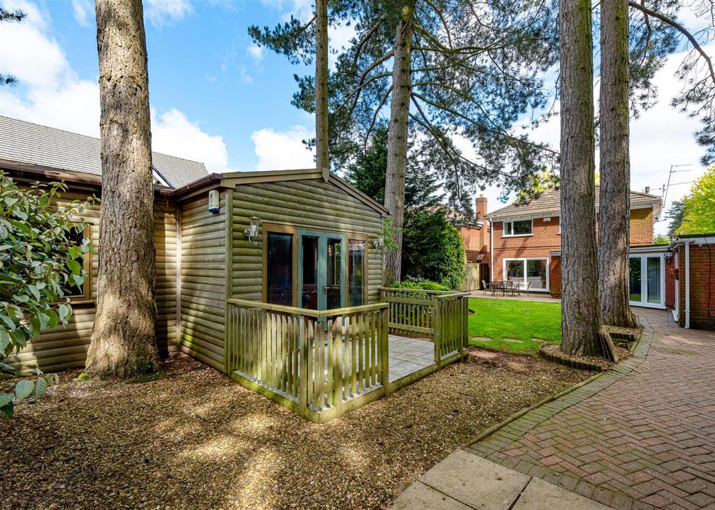 3 Greenhill Court-garden3.jpg