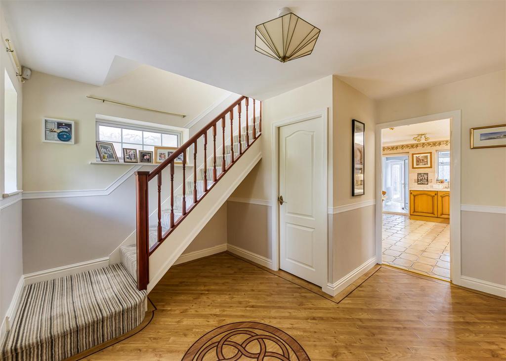 3 Greenhill Court-hall2.jpg