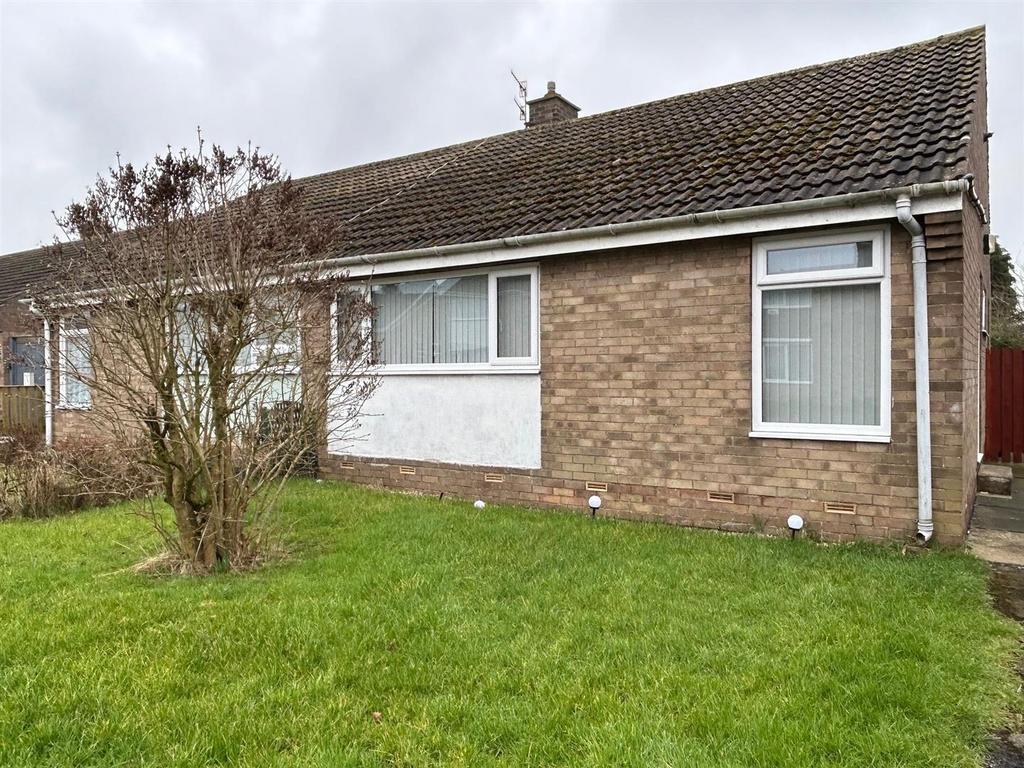 Overdale, Eastfield, Scarborough 2 bed semidetached bungalow to rent