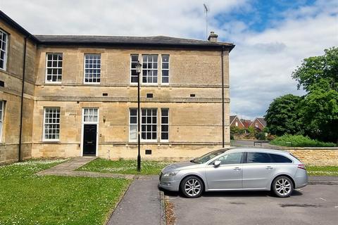 3 bedroom terraced house for sale, Burnham Court, Thomas Wyatt Road, Devizes