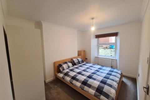 2 bedroom flat to rent, Alexandra Road, Farnborough