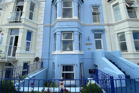 1 bedroom property to rent, BILLS INCLUDED: 1 Bed First Floor Flat, Bright Crescent, Bridlington, YO15 2PL