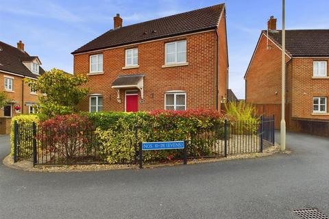 4 bedroom detached house for sale, Coltishall Close, Quedgeley, Gloucester