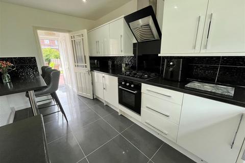 3 bedroom terraced house for sale, Yewtree Lane, Manchester