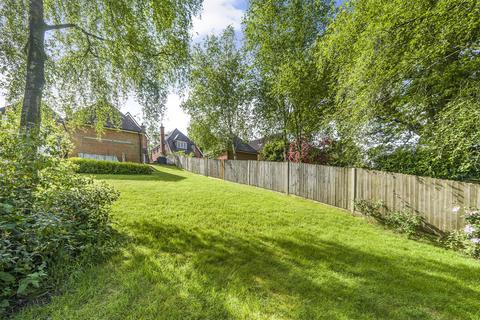 Padrays Beech Road, Haslemere, GU27 2BX