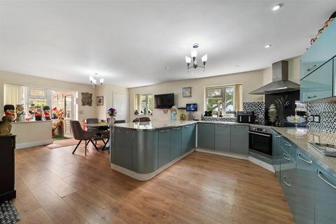 7 bedroom detached house for sale, Chapel Road, Beaumont