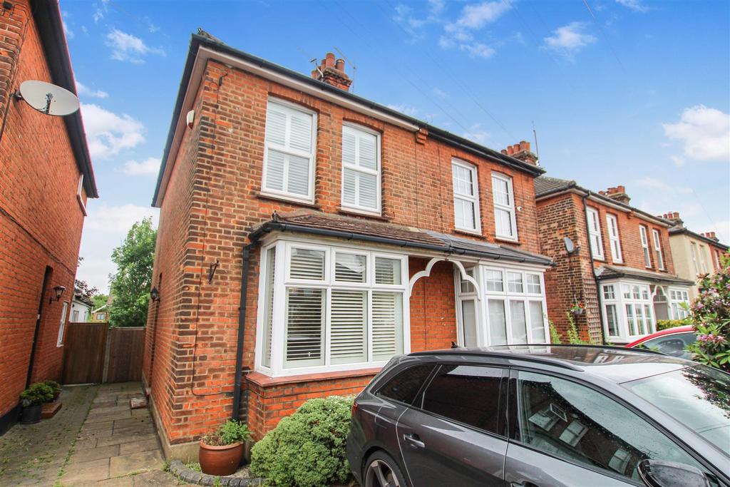 Kimpton Avenue, Brentwood 2 bed semidetached house to rent £1,850
