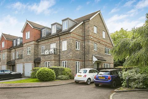 4 bedroom end of terrace house for sale, Highbridge Close, Radlett