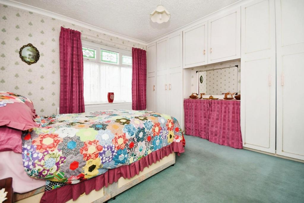 BEDROOM 1.jpg