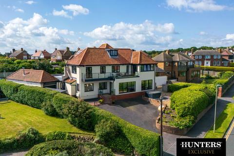 5 bedroom detached house for sale, Wheatcroft Avenue, Scarborough