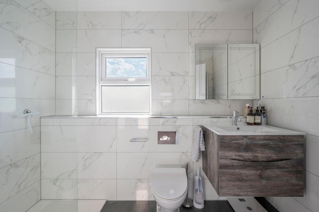 Bathroom(1).jpg