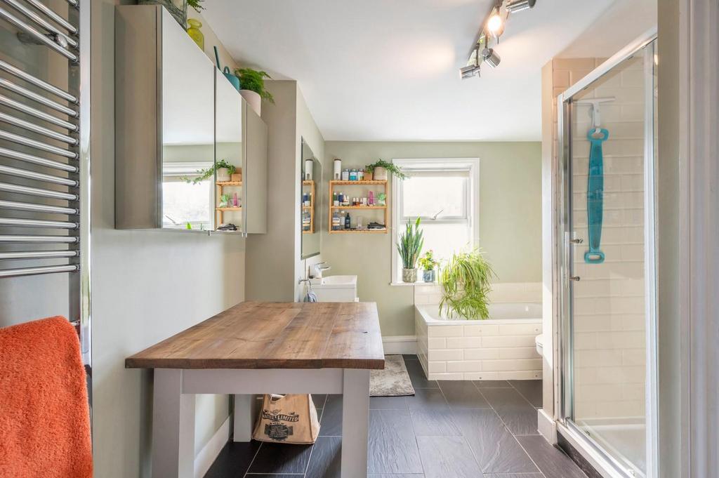 Bathroom(2).jpg