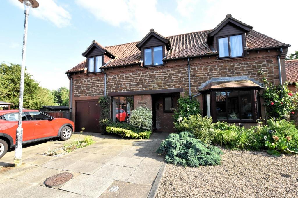 Old Estate Yard, Normanby, Scunthorpe 4 bed detached house - £320,000