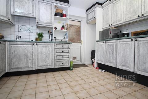 34 Finchmoor, Harlow, CM18 6UD