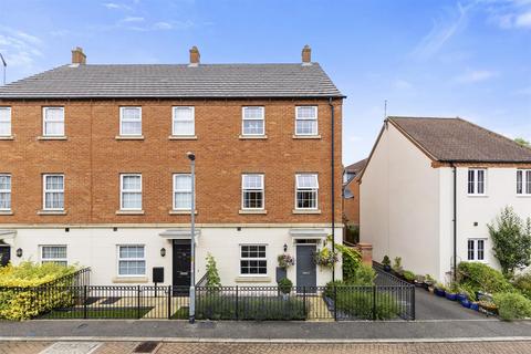 4 bedroom townhouse for sale, Poreham Road, Thrapston NN14