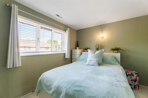 56 Alders Close, London, E11 3RZ