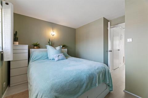 56 Alders Close, London, E11 3RZ