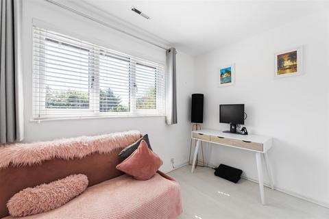 56 Alders Close, London, E11 3RZ
