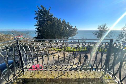 2 bedroom flat to rent, Royal Terrace, Southend-On-Sea