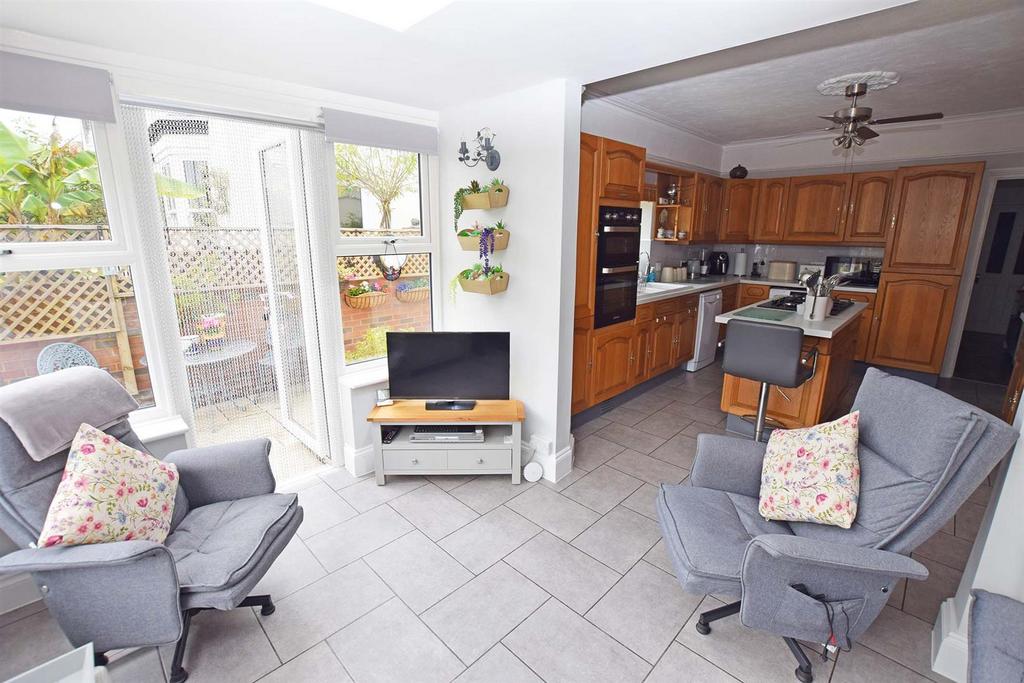 Kitchen breakfast room